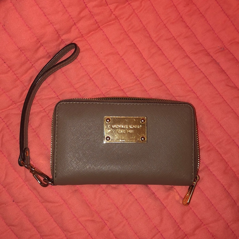 Michael Kors IPhone Wristlet Wallet